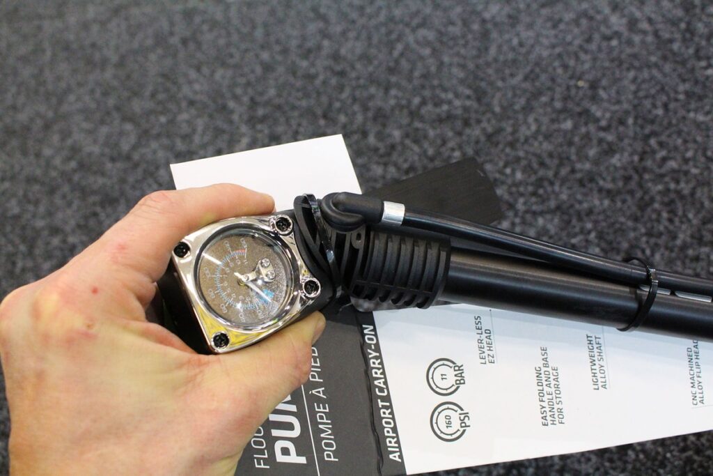Cannondale Airport Carry-on Pump – rotating head.jpg