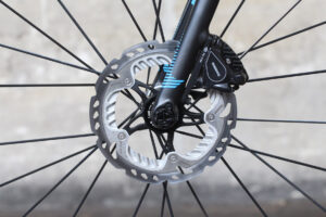Focus Izalco Max – front disc brake.jpg