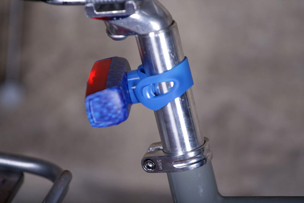 Knog Pop Duo Front and Rear Lights – rear mount.jpg