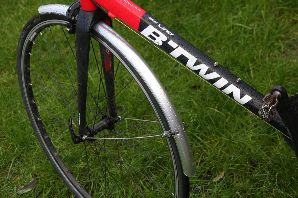 MPart 700 x 35mm Commute mudguards – front.jpg