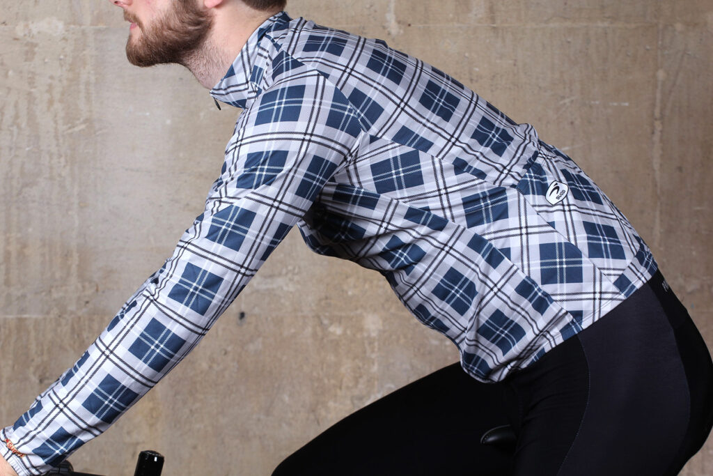 Sugoi Lumberjack Longsleeve Jersey – riding.jpg