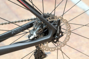 Giant Defy Advanced SL – rear disc