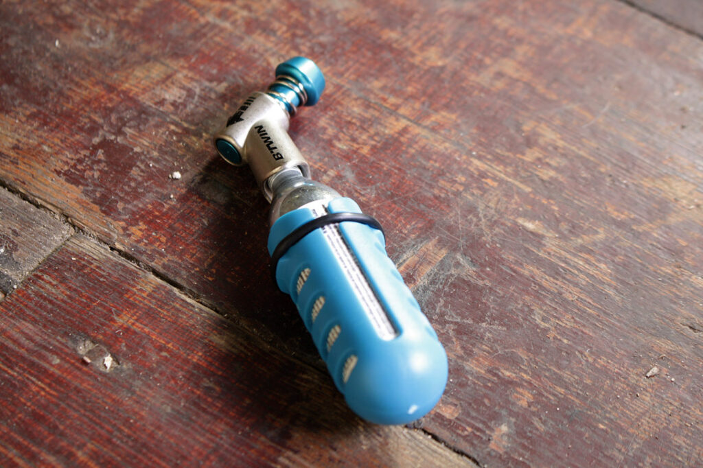 BTwin CO2 Inflator and 16g Cartridge.jpg