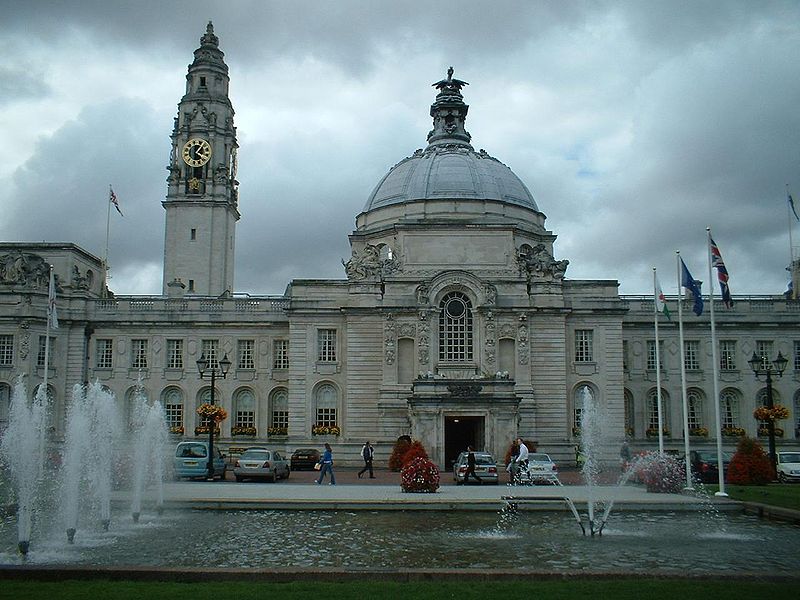 cardiff city hall cathays park.jpg
