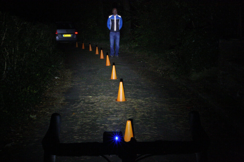 Knog Blinder Road 400 – beam shot.jpg