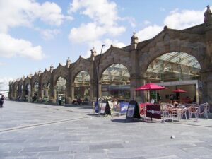 Sheffield Railway Station (CC licensed by Stanley Walker via Wikimedia).jpg