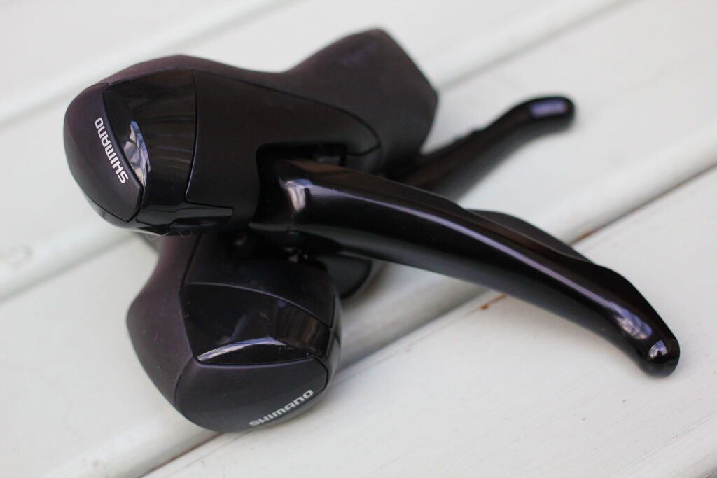 Shimano 105 hydraulic – levers.jpg