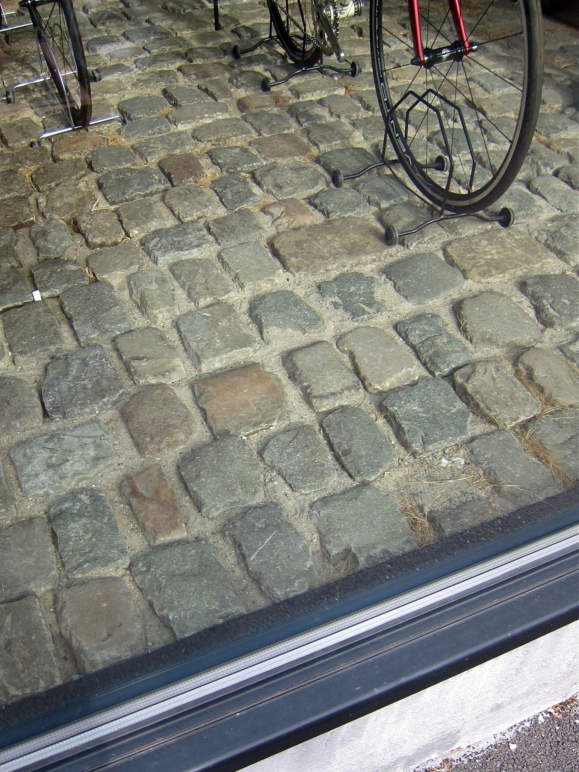 Jaegher &ndash; Cobbled Window