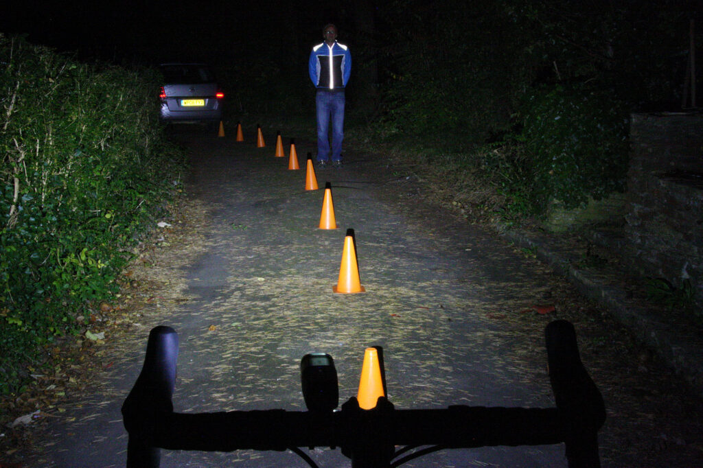 Knog Blinder Arc 640 – beam shot.jpg