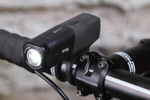 Knog Blinder Arc 640 - mounted.jpg