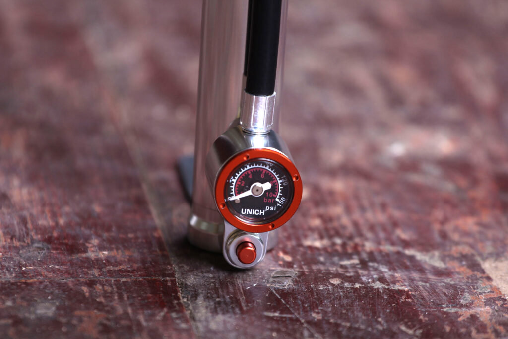 Unich Mini Floor Pump – gauge.jpg