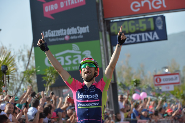 Diego Ulissi wins Giro d’Italia 2016 Stage 4 start (PHOTO CREDIT ANSA – PERI – DI MEO – ZENNARO).jpg