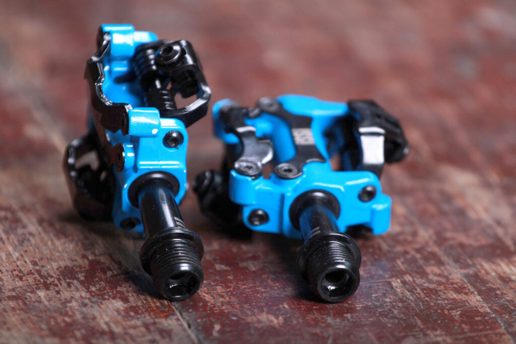 Issi II Triple pedals 3.jpg
