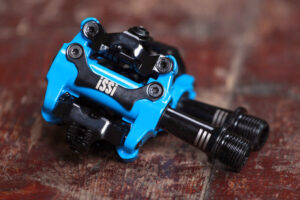 Issi II Triple pedals.jpg