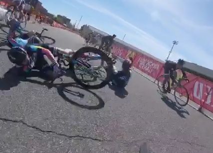 Red Hook Crit Qualidfiers crash video still – via Biketuhl on Instagram.JPG