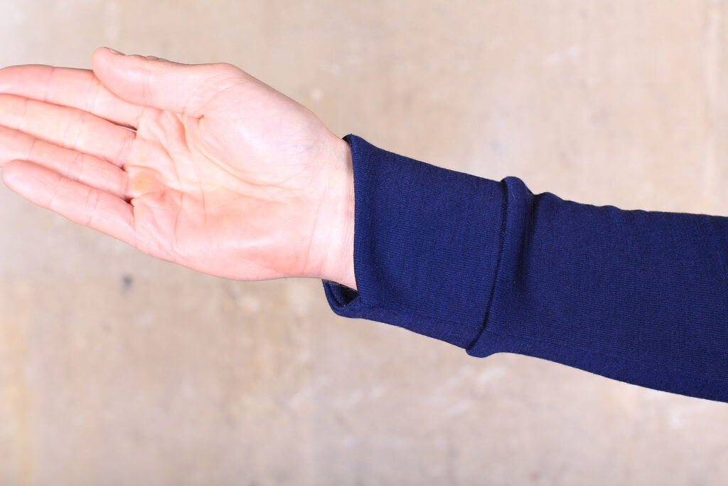 Svelte Long Sleeve Navy Heritage Jersey – cuff.jpg