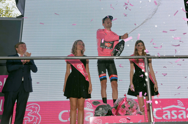 Tom Dumoulin leads 2016 Giro after Stage 1 (pic RCS Sport).jpg