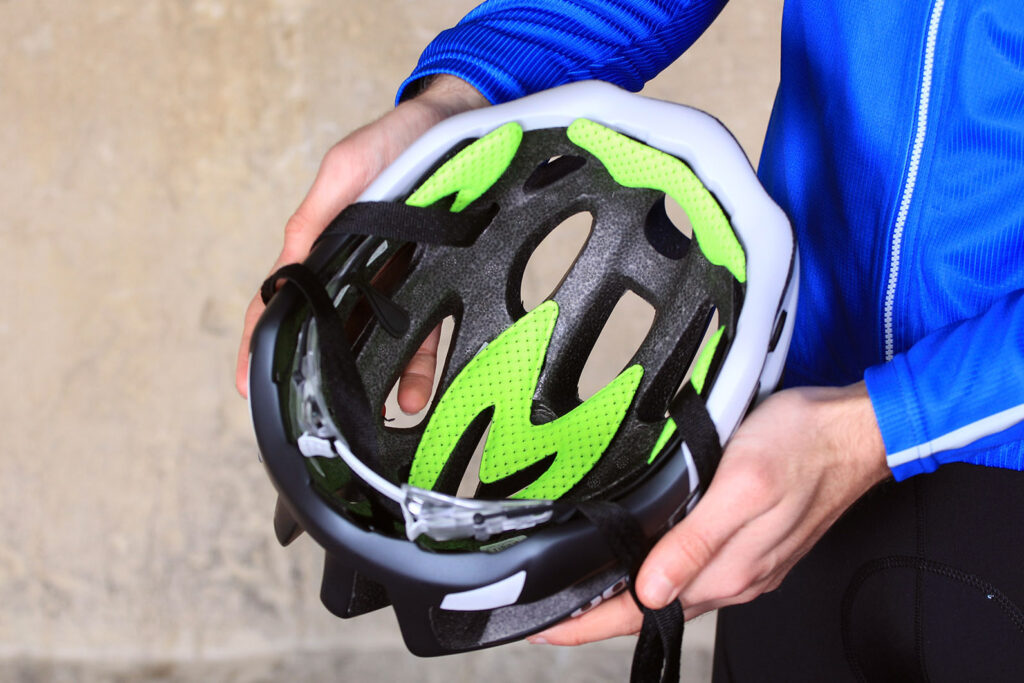 BTwin 700 Road cycling Helmet – inside.jpg