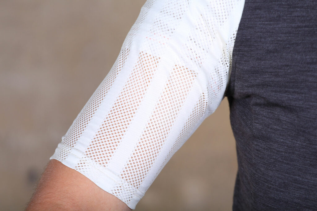 Cafe du Cycliste Georgette SS Jersey – sleeve.jpg