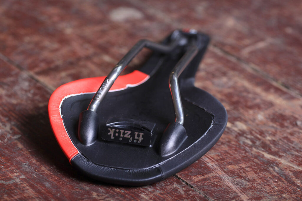 Fizik Antares R5 Kium Road Saddle – underside back.jpg