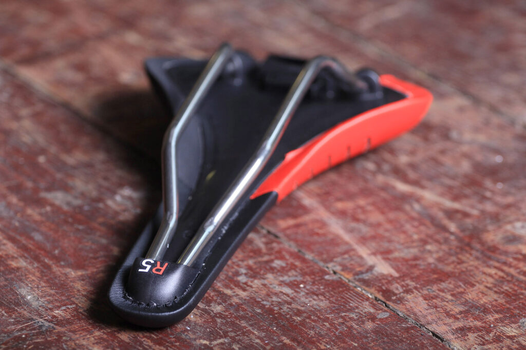 Fizik Antares R5 Kium Road Saddle – underside nose.jpg