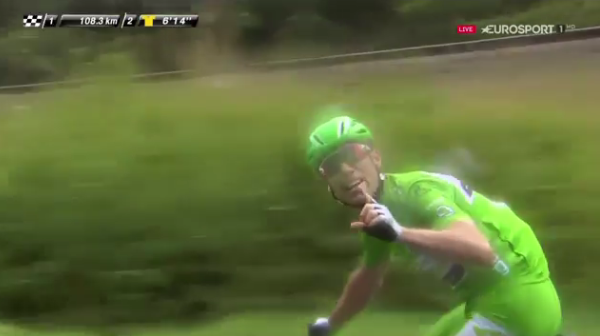 Mark Cavendish post pee-break 2016 Tour de France (Eurosport Twitter video still).PNG
