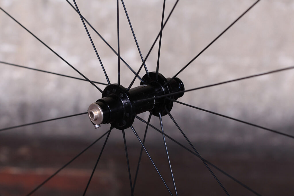 Syntace W21 Road Wheelset – front hub.jpg