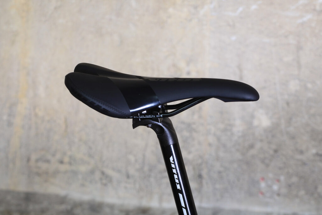 Vitus Razor – saddle.jpg