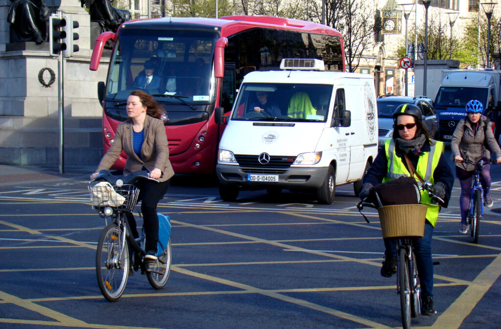 City cyclists (CC BY-NC-SA 2.0 Cian Ginty:Flickr)