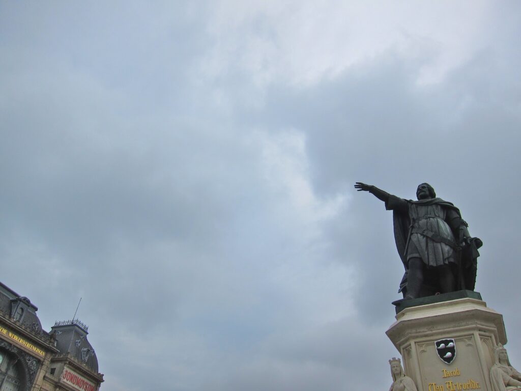 FlandersSummer &ndash; Statue.jpg