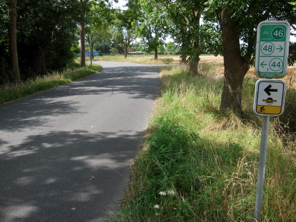 FlandersSummer &ndash; YellowSign.jpg