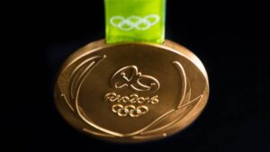 Rio 2016 gold medal (picture Rio 2016, Alex Ferro).jpg