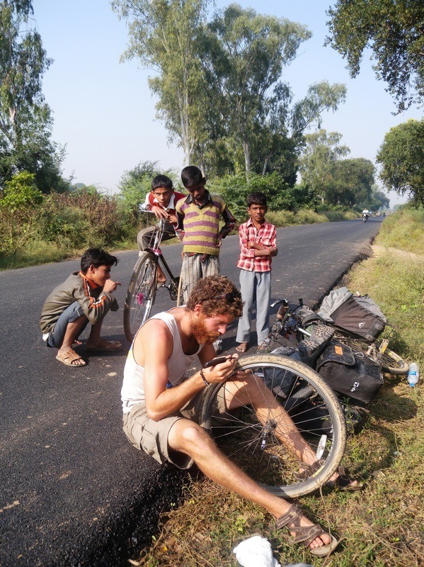 Roadside puncture repair in Uttar Pradesh, India