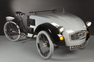 Agnelli Milano 2CV Paris  01 (credit Agnelli Milano).jpg