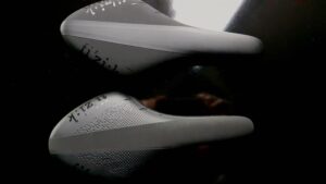 Fizik Spine Concept Evo - R1 Arione standard and wide.jpg