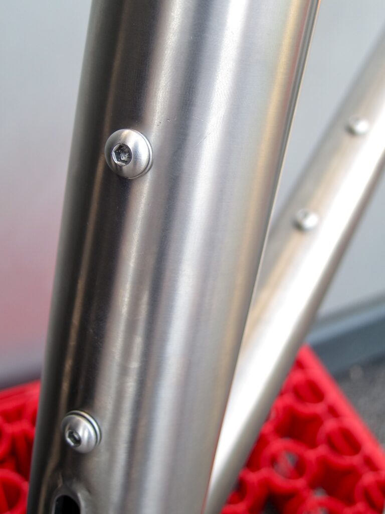 Mason Bokeh Eurobike 2016 – BokehTi Under Downtube Bottle Mounts.jpg