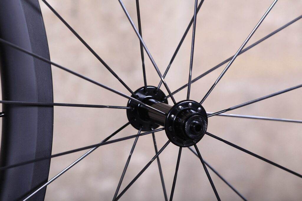 Parcours Grimpeur wheelset – front hub.jpg