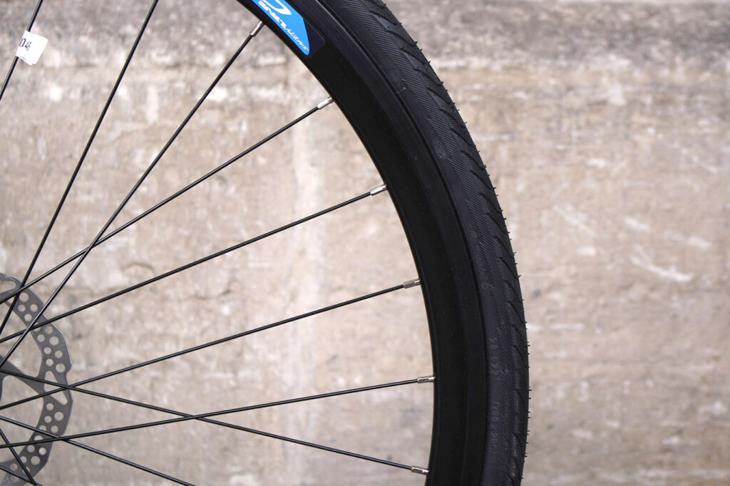 Roux Foray – rim and tyre.jpg