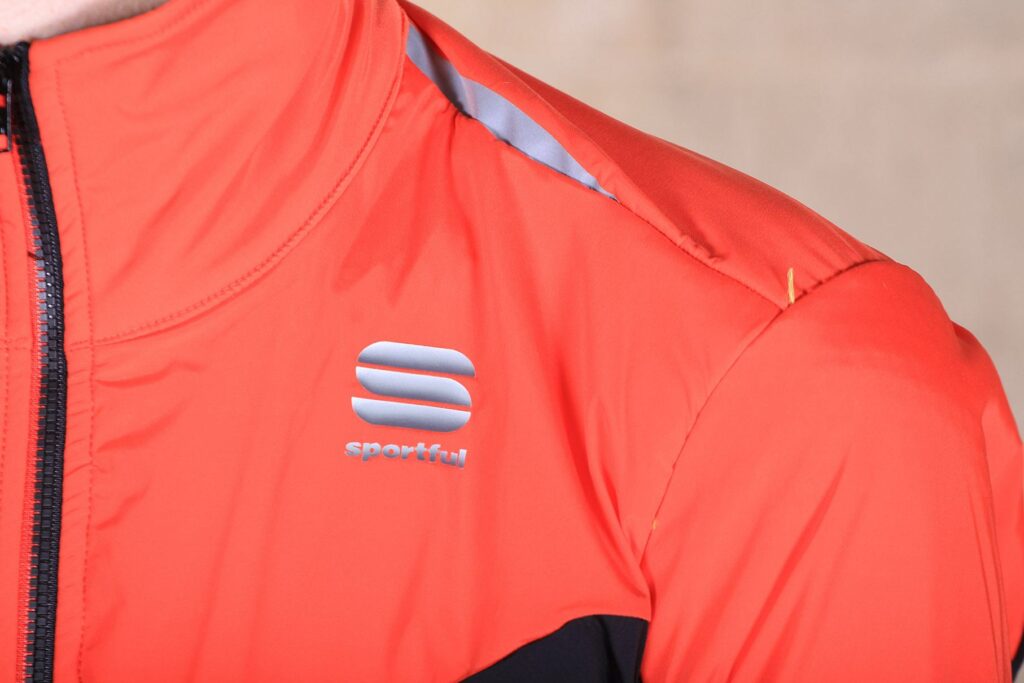 Sportful R and D Light Jacket – shoulder.jpg