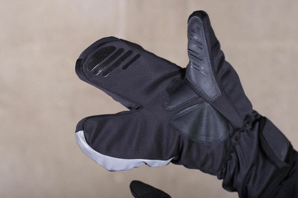 Aldi Waterproof Lobster Cycling Gloves – palm.jpg