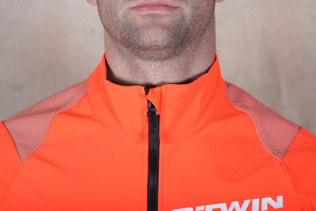 BTwin 500 Warm Cycling Jacket – collar.jpg