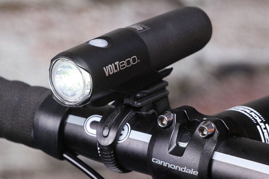 cateye-volt-800-mounted.jpg