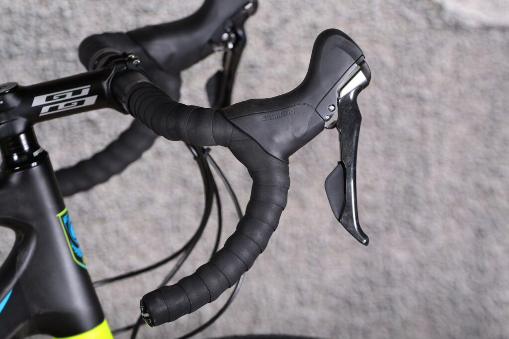 GT Grade Carbon Ultegra – bar and shifter.jpg