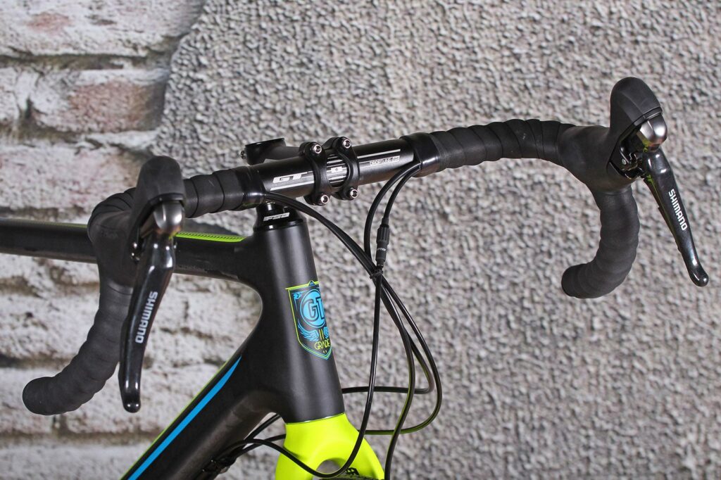 GT Grade Carbon Ultegra – bars.jpg