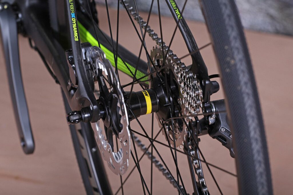 GT Grade Carbon Ultegra – rear hub.jpg