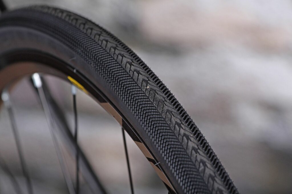 GT Grade Carbon Ultegra – tyre tread.jpg