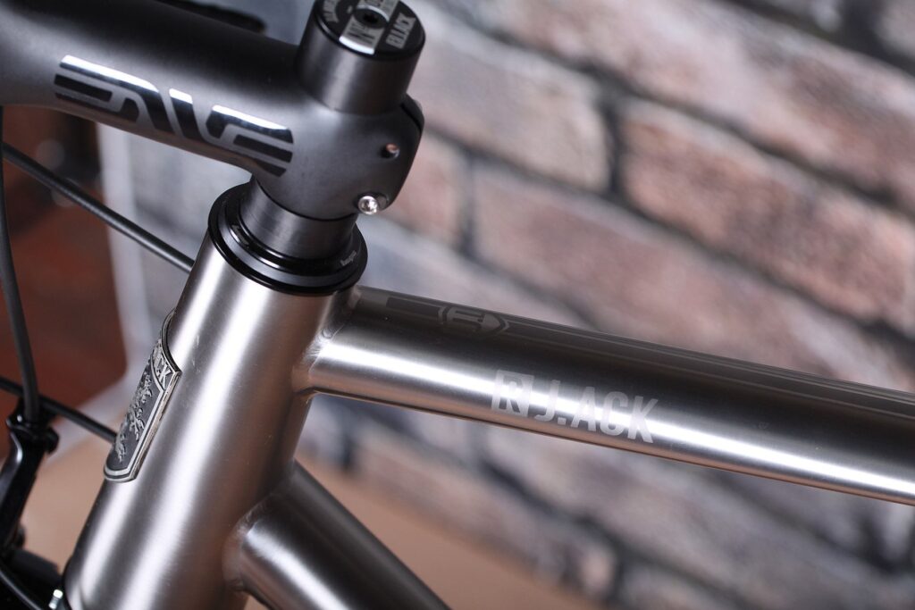 Laverack R Jack – top tube detail 2.jpg