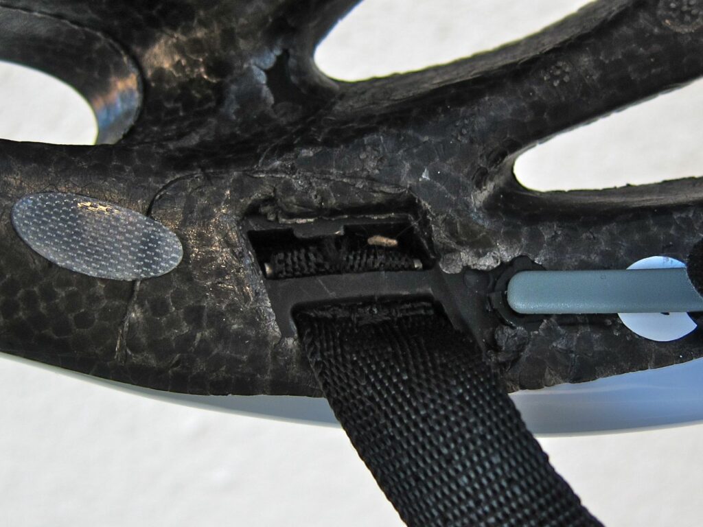 Catlike Olula Helmet – Removable Strap Port.jpg