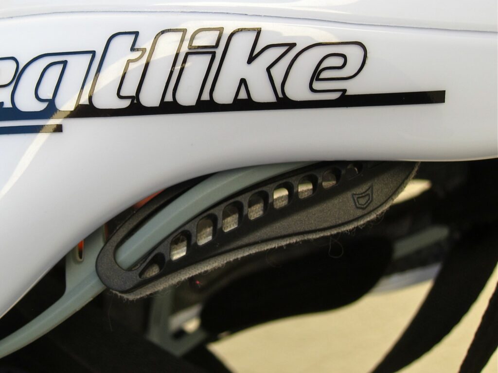 Catlike Olula Helmet – Wing Pads.jpg