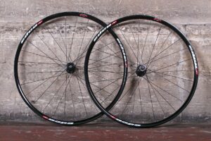 Edco Roches Disc Brake Tubeless Ready wheelset.jpg